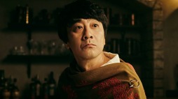 画像ギャラリー No.010のサムネイル画像 / 「ロマサガ リ・ユニバース」の配信3.5周年を記念した新CMが6月1日にオンエア。歌手の山崎まさよしさん,ペンギンズのノブオさんが出演