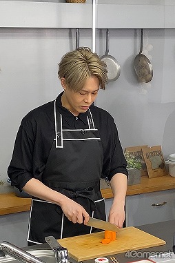 画像ギャラリー No.006のサムネイル画像 / 「あんスタ!!」新番組「CAFE CINNAMON ニキズキッチン」第1回収録現場に潜入レポート。山口智広さん&神尾晋一郎さんがスパイスカレー作りで腕を振るう!