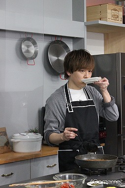 画像ギャラリー No.007のサムネイル画像 / 「あんスタ!!」新番組「CAFE CINNAMON ニキズキッチン」第1回収録現場に潜入レポート。山口智広さん&神尾晋一郎さんがスパイスカレー作りで腕を振るう!