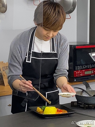 画像ギャラリー No.008のサムネイル画像 / 「あんスタ!!」新番組「CAFE CINNAMON ニキズキッチン」第1回収録現場に潜入レポート。山口智広さん&神尾晋一郎さんがスパイスカレー作りで腕を振るう!