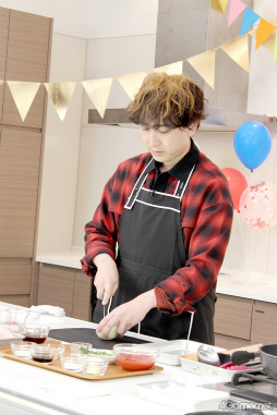 画像ギャラリー No.025のサムネイル画像 / 「あんスタ!!」配信番組「CAFE CINNAMON ニキズキッチン」第18回&第19回フォトレポート。祝・大賞受賞スペシャル!