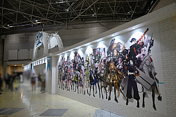 画像ギャラリー No.004のサムネイル画像 / 「アークナイツ 4th Anniversary Fes.『For You』」イベントレポート。会場には巨大なマドロックの巨像や異格オペレーターのスタンディパネルも