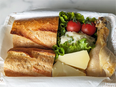 「ドラゴンクエストIV 導かれし者たち」で,トルネコの妻ネネが毎日作ったお弁当。俺のコラボカフェ:Menu 064