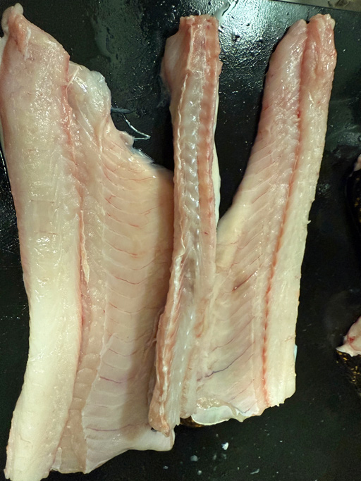 画像ギャラリー No.002のサムネイル画像 / 「METAL GEAR SOLID Δ: SNAKE EATER」 に出てくる伝説のツチノコよりもうまいかもしれない生き物を食べる。俺のコラボカフェ:Menu 080