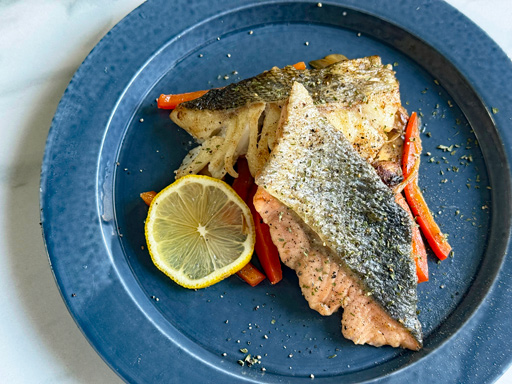 画像ギャラリー No.007のサムネイル画像 / 「ファイアーエムブレム 風花雪月」の食堂メニューは全部うまそうなので,「2種の魚のバター焼き」で味を検証。俺のコラボカフェ:Menu 081