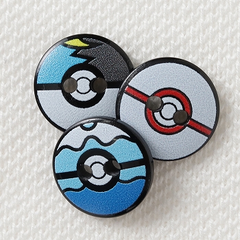 画像ギャラリー No.009のサムネイル画像 / 「ポケモンシャツ」のポロシャツがリニューアル。刺繍に21種のポケモンを追加し特製のモンスターボールボタンも
