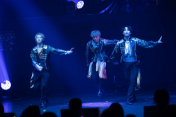 画像ギャラリー No.019のサムネイル画像 / 「ブラスタ」6周年記念「BLACK PARTY」レポート。まさにスターレスのショーそのもの! 極上の歌と芝居とパフォーマンスで彩った2日間