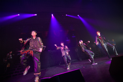 画像ギャラリー No.023のサムネイル画像 / 「ブラスタ」6周年記念「BLACK PARTY」レポート。まさにスターレスのショーそのもの! 極上の歌と芝居とパフォーマンスで彩った2日間