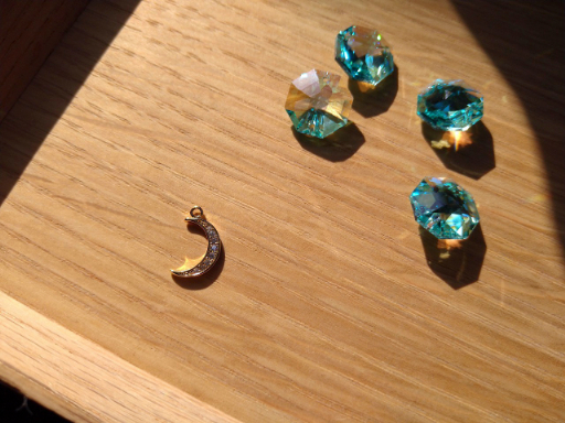 画像ギャラリー No.009のサムネイル画像 / 「推しを身に着ける」という選択。オタクのキャラクター解釈をそのままアクセサリーにしてくれる,夢のオーダー会に参加してきた