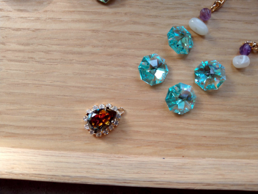 画像ギャラリー No.012のサムネイル画像 / 「推しを身に着ける」という選択。オタクのキャラクター解釈をそのままアクセサリーにしてくれる,夢のオーダー会に参加してきた