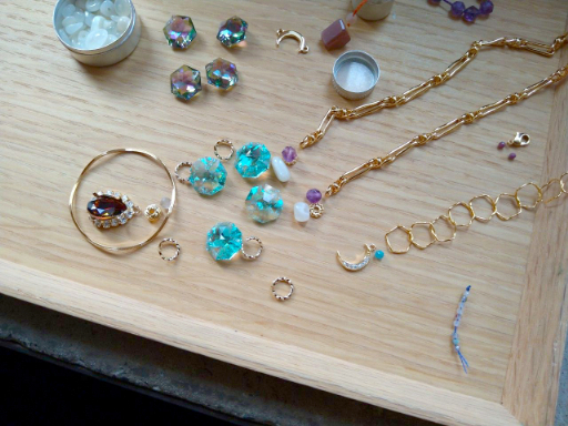 画像ギャラリー No.014のサムネイル画像 / 「推しを身に着ける」という選択。オタクのキャラクター解釈をそのままアクセサリーにしてくれる,夢のオーダー会に参加してきた