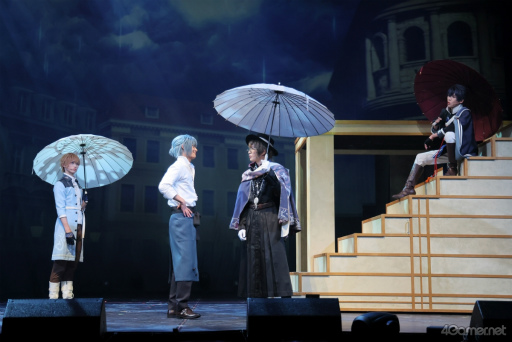 画像ギャラリー No.004のサムネイル画像 / 原作1.5部を描く「舞台『魔法使いの約束』きみに花を、空に魔法を 前編」ゲネプロレポート。人形使いと賢者の魔法使いたちの戦いが幕を開ける