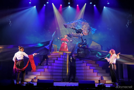 画像ギャラリー No.005のサムネイル画像 / 原作1.5部を描く「舞台『魔法使いの約束』きみに花を、空に魔法を 前編」ゲネプロレポート。人形使いと賢者の魔法使いたちの戦いが幕を開ける