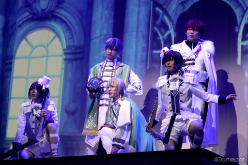 画像ギャラリー No.007のサムネイル画像 / 原作1.5部を描く「舞台『魔法使いの約束』きみに花を、空に魔法を 前編」ゲネプロレポート。人形使いと賢者の魔法使いたちの戦いが幕を開ける