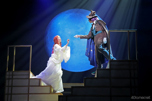 画像ギャラリー No.008のサムネイル画像 / 原作1.5部を描く「舞台『魔法使いの約束』きみに花を、空に魔法を 前編」ゲネプロレポート。人形使いと賢者の魔法使いたちの戦いが幕を開ける