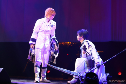 画像ギャラリー No.011のサムネイル画像 / 原作1.5部を描く「舞台『魔法使いの約束』きみに花を、空に魔法を 前編」ゲネプロレポート。人形使いと賢者の魔法使いたちの戦いが幕を開ける