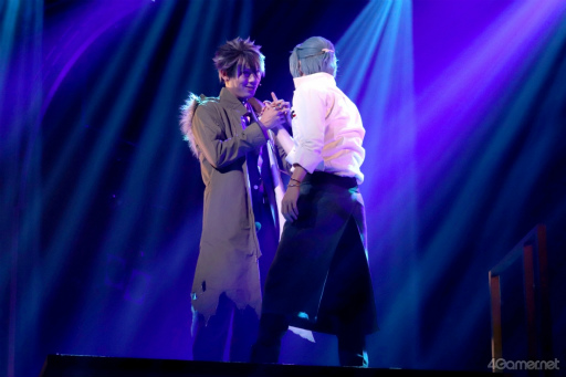 画像ギャラリー No.013のサムネイル画像 / 原作1.5部を描く「舞台『魔法使いの約束』きみに花を、空に魔法を 前編」ゲネプロレポート。人形使いと賢者の魔法使いたちの戦いが幕を開ける