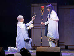 原作1.5部を描く「舞台『魔法使いの約束』きみに花を、空に魔法を 前編」ゲネプロレポート。人形使いと賢者の魔法使いたちの戦いが幕を開ける