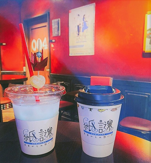 画像ギャラリー No.004のサムネイル画像 / 「紙謎 未来からの想いで」が「なぞともカフェ」とコラボ。イメージドリンクなどを販売