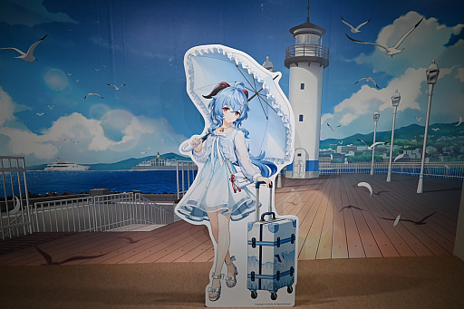 画像ギャラリー No.016のサムネイル画像 / 「原神展〜たびごころの赴くままに〜」内覧会レポート。武器などの立体物やキャラクターの等身大スタンディを展示。オリジナルグッズの販売も