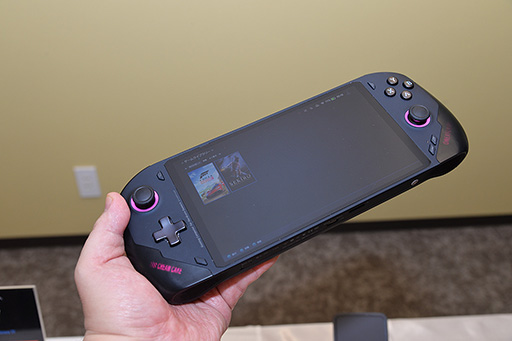 画像ギャラリー No.005のサムネイル画像 / 重さ約580gの携帯型ゲームPC「ONEXFLY」が2023年秋に国内発売。Ryzen 7 7840U搭載で性能面では「ROG ALLY」を上回るか