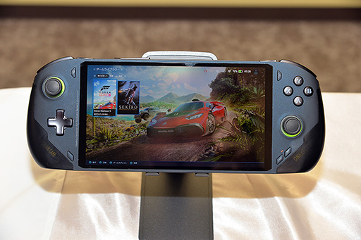 画像ギャラリー No.010のサムネイル画像 / 重さ約580gの携帯型ゲームPC「ONEXFLY」が2023年秋に国内発売。Ryzen 7 7840U搭載で性能面では「ROG ALLY」を上回るか