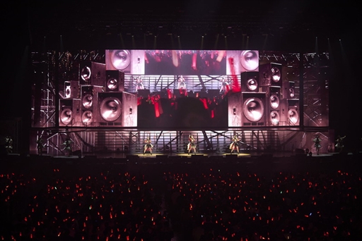 画像ギャラリー No.005のサムネイル画像 / 「ウマ娘」5th EVENT 第3公演DAY2レポート。名場面を思い起こす演出に加え,サイレンススズカ役・高野麻里佳さんの久しぶりのライブ出演も