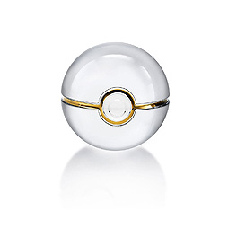 画像ギャラリー No.007のサムネイル画像 / バカラから「ポケモン」コレクションが登場。藤原ヒロシ氏デザイン,世界25点限定の「ピカチュウ by fragment design」はお値段308万円