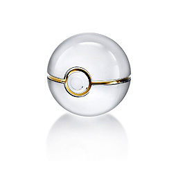 画像ギャラリー No.008のサムネイル画像 / バカラから「ポケモン」コレクションが登場。藤原ヒロシ氏デザイン,世界25点限定の「ピカチュウ by fragment design」はお値段308万円