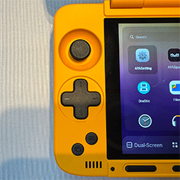 画像ギャラリー No.013のサムネイル画像 / 2画面を搭載したニンテンドー3DS風のAYANEO製携帯型ゲームPCとAndroidゲーム機の予約がスタート