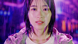 画像ギャラリー No.004のサムネイル画像 / 「超探偵事件簿 レインコード」,女優・鳴海 唯さんが出演するWeb CMを公開。セリフ違いの「降り続く雨も悪くないね篇」は笑顔が印象的