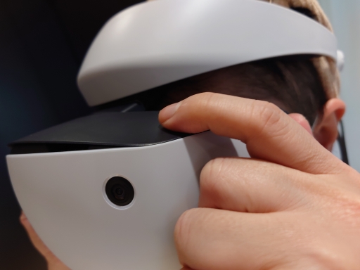 画像ギャラリー No.008のサムネイル画像 / PS VR2をセットアップして「Horizon Call of the Mountain」をプレイ。簡単な接続で,最新VRの世界を楽しむ