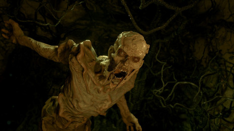 画像ギャラリー No.002のサムネイル画像 / 2023年発売予定の「Unholy」,ティザートレイラーを公開。司祭が支配する不気味で穢れた世界“Unholy”と現実世界を行き来するサイコホラー