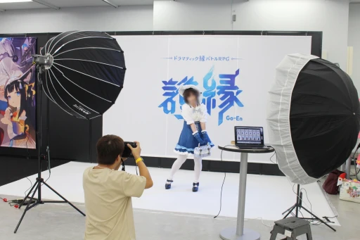 画像ギャラリー No.011のサムネイル画像 / 「護縁」ブースにユッシ・ユキに扮したコスプレイヤーが登場。プロカメラマンによる撮影サービスも行われた“Ultra acosta!”レポート