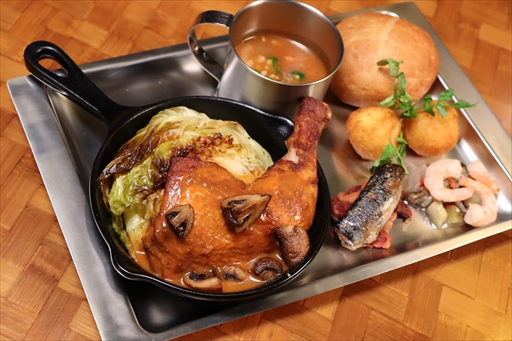 画像ギャラリー No.006のサムネイル画像 / USJ×「モンスターハンターワイルズ」コラボが期間限定で開催中。獣人族モリバーのアジトをモチーフにしたコラボレストランと,ARスタンプラリーを体験してきた