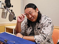 「龍が如く8外伝 Pirates in Hawaii」,料理人兼用心棒マサル・フジタを演じる秋山竜次さん(ロバート)のインタビュー映像が公開に