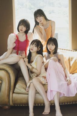 画像ギャラリー No.004のサムネイル画像 / 架空のアイドルの写真集には違和感が……。日常侵蝕ゲーム「ノンレゾン 1st写真集〈QUINTET〉」書籍版，本日発売