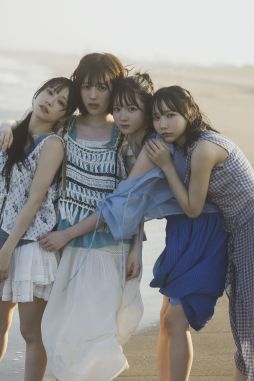 画像ギャラリー No.005のサムネイル画像 / 架空のアイドルの写真集には違和感が……。日常侵蝕ゲーム「ノンレゾン 1st写真集〈QUINTET〉」書籍版，本日発売