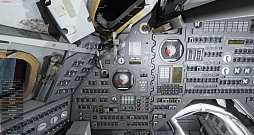 画像ギャラリー No.026のサムネイル画像 / 膨大な数のスイッチや計器におののく。「Reentry - A Space Flight Simulator」で，アポロ宇宙船の操縦（のごく一部）を体験してみた