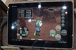 画像ギャラリー No.004のサムネイル画像 / クラウド版ドラクエXの試遊デモから各社の未発表スマホまで,CEATEC JAPAN 2013で見た最新スマホ&タブレットをレポート