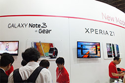 画像ギャラリー No.010のサムネイル画像 / クラウド版ドラクエXの試遊デモから各社の未発表スマホまで,CEATEC JAPAN 2013で見た最新スマホ&タブレットをレポート