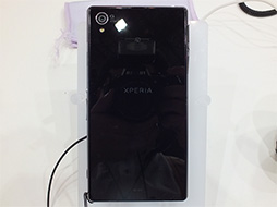 画像ギャラリー No.012のサムネイル画像 / クラウド版ドラクエXの試遊デモから各社の未発表スマホまで,CEATEC JAPAN 2013で見た最新スマホ&タブレットをレポート