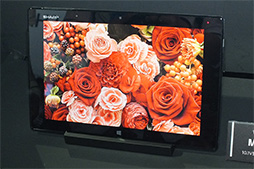 画像ギャラリー No.024のサムネイル画像 / クラウド版ドラクエXの試遊デモから各社の未発表スマホまで,CEATEC JAPAN 2013で見た最新スマホ&タブレットをレポート