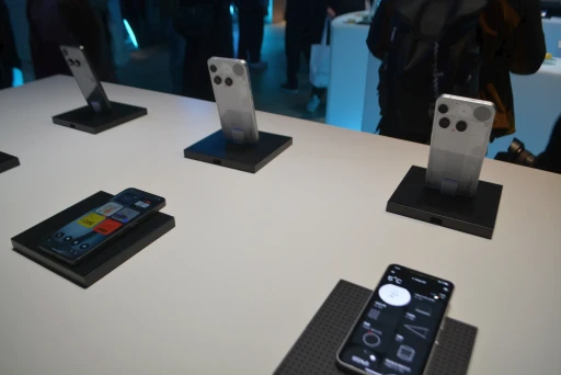 画像ギャラリー No.017のサムネイル画像 / 「Phone (3a) Community Edition」がお披露目されたポップアップイベントをレポート。90年代後半のゲーム機を思わせるデザインが魅力