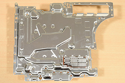 画像ギャラリー No.017のサムネイル画像 / 「PlayStation 5」分解レポート。ソニーらしいこだわりに満ちた設計を,実機をバラして改めて確認してみた