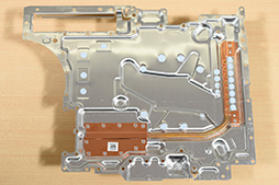 画像ギャラリー No.018のサムネイル画像 / 「PlayStation 5」分解レポート。ソニーらしいこだわりに満ちた設計を,実機をバラして改めて確認してみた