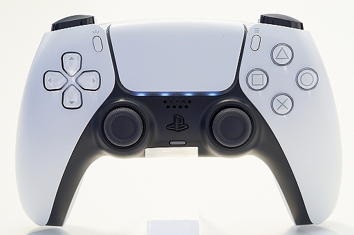 画像ギャラリー No.008のサムネイル画像 / DualSenseのコンセプトは「コントローラに消えてもらう」こと。企画開発者の青木俊雅氏にインタビュー。Insomniac Gamesに聞いた活用例も