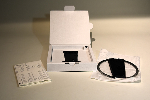 画像ギャラリー No.021のサムネイル画像 / スリムになった新型PS5を従来型と比較してみた。思った以上に小さく軽く,カバーの取り外しはより手軽に