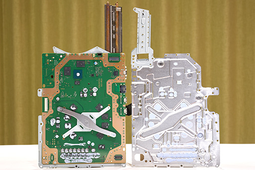 画像ギャラリー No.028のサムネイル画像 / 「PlayStation 5 Pro」分解レポート。最新APUを搭載する高性能モデルの内部構造を明らかにしよう