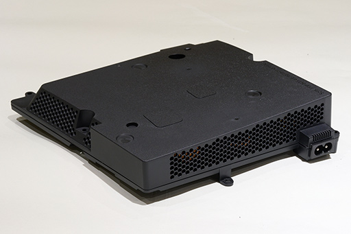 画像ギャラリー No.046のサムネイル画像 / 「PlayStation 5 Pro」分解レポート。最新APUを搭載する高性能モデルの内部構造を明らかにしよう